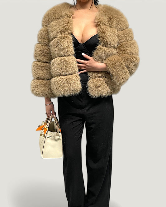 De Lumière | Faux Fur Mantel
